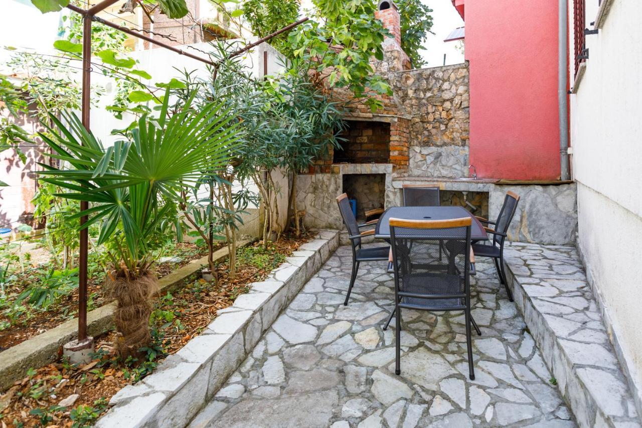 Apartment Iris & Elena Pinezići Exterior foto